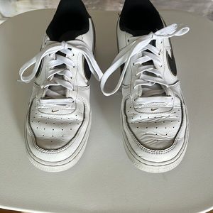 Nike Air Force 1 White Leather Navy logo trimmed in Gold. Boys size 5.5Y.